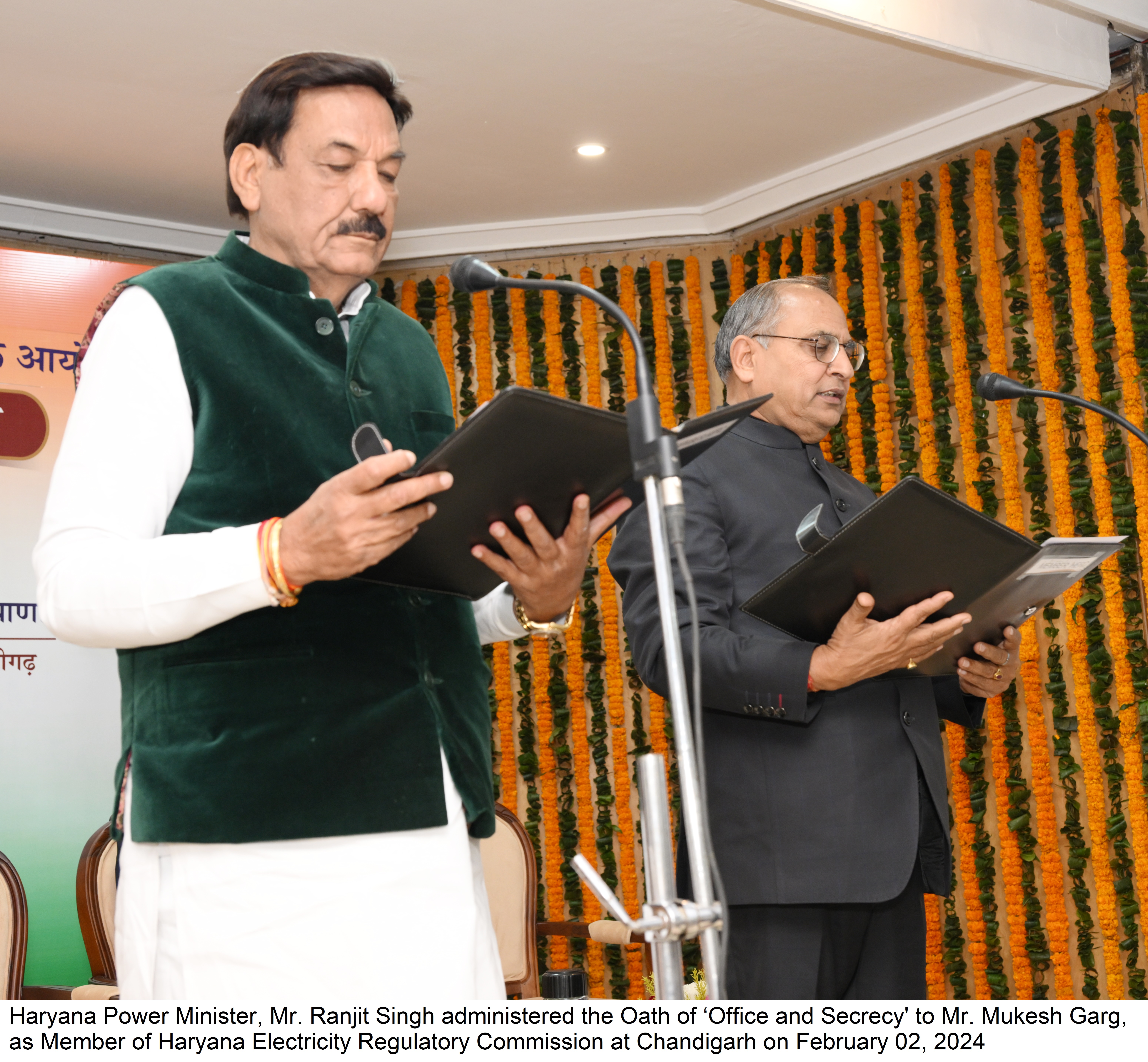 Haryana Power Minister, Mr. Ranjit Singh administered the Oath of ‘Office and Secrecy' to Mr. Mukesh Garg, as Member of Haryana Electricity Regulatory Commission at Chandigarh on February 02, 2024
